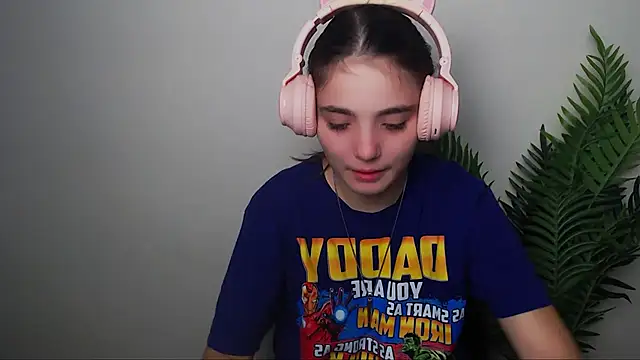 Snapshot of Sun_Shine__ chatting on September 2025 08:32:02 PM Sun Shine online show from September 2025 08:32:02 PM