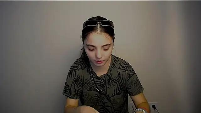 Snapshot of Sun_Shine__ chatting on September 2025 07:01:02 AM Sun Shine online show from September 2025 07:01:02 AM