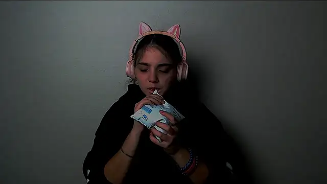 Snapshot of Sun_Shine__ chatting on October 2025 09:00:02 PM Sun Shine online show from October 2025 09:00:02 PM