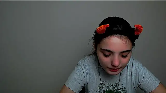 Snapshot of Sun_Shine__ chatting on October 2025 09:03:02 PM Sun Shine online show from October 2025 09:03:02 PM