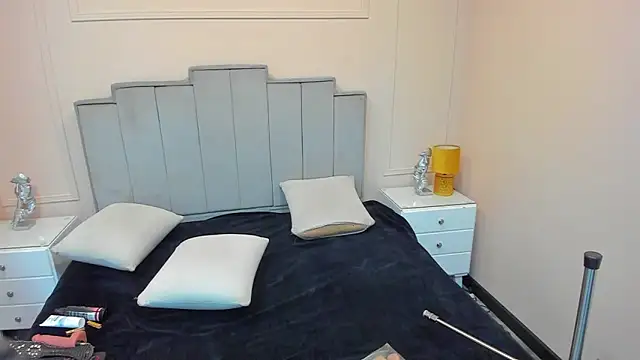 gabriela lux online show from September 2025 11:48:01 AM