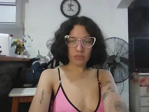 Snapshot of loliporomero chatting on October 2025 01:45:01 AM loliporomero online show from October 2025 01:45:01 AM