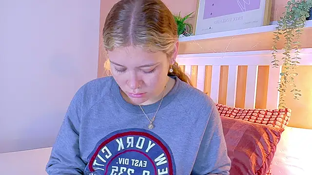 Snapshot of BelaMiller_ chatting on October 2025 11:38:02 AM BelaMiller online show from October 2025 11:38:02 AM