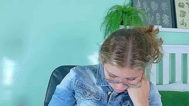 Snapshot of BelaMiller_ chatting on October 2025 11:41:02 AM BelaMiller online show from October 2025 11:41:02 AM