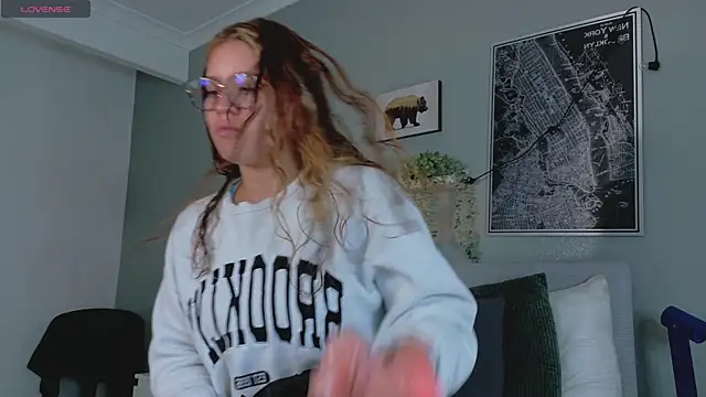 Snapshot of BelaMiller_ chatting on October 2025 11:42:01 AM BelaMiller online show from October 2025 11:42:01 AM