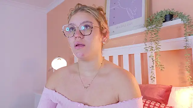 Snapshot of BelaMiller_ chatting on October 2025 11:33:02 AM BelaMiller online show from October 2025 11:33:02 AM