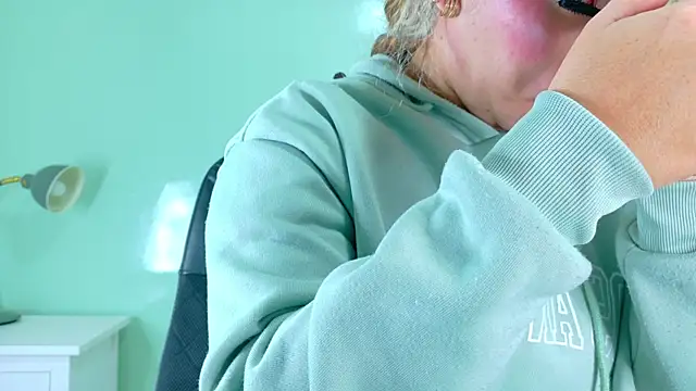 Snapshot of BelaMiller_ chatting on October 2025 11:51:02 AM BelaMiller online show from October 2025 11:51:02 AM