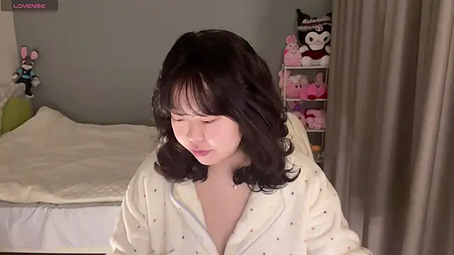 Kittenfishing online show from November 2025 01:00:02 PM