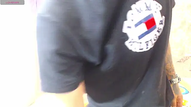 daniquintero03 online show from October 2025 06:49:02 PM