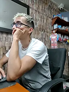 moorejhosua online show from October 2025 10:05:01 PM