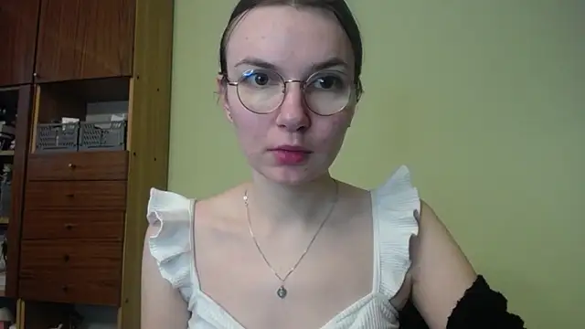 LooveELLYx online show from December 2024 07:42:01 AM