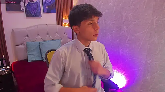 Thiago Kozak online show from October 2025 01:43:02 PM