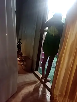 Snapshot of LunaNatural chatting on November 2025 10:21:01 PM LunaNatural online show from November 2025 10:21:01 PM