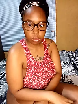 Snapshot of PreggyBunny chatting on October 2025 10:43:02 PM PreggyBunny online show from October 2025 10:43:02 PM