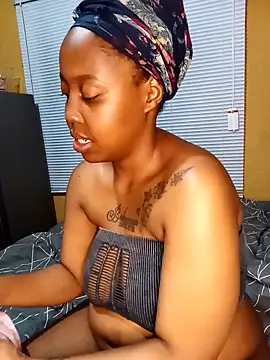 Snapshot of PreggyBunny chatting on October 2025 10:39:02 PM PreggyBunny online show from October 2025 10:39:02 PM