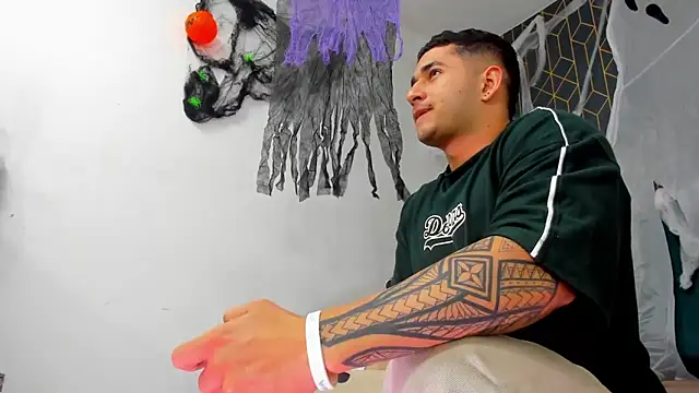 king falconer online show from October 2025 04:02:01 AM