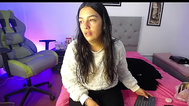 Snapshot of Esmeraldaa- chatting on October 2025 04:32:01 AM Esmeraldaa- online show from October 2025 04:32:01 AM