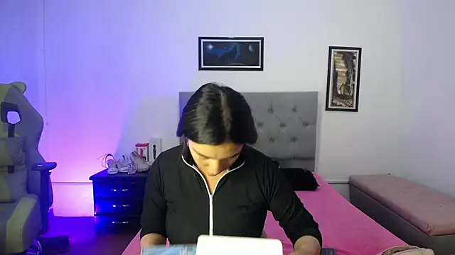 Snapshot of Esmeraldaa- chatting on October 2025 04:33:01 AM Esmeraldaa- online show from October 2025 04:33:01 AM