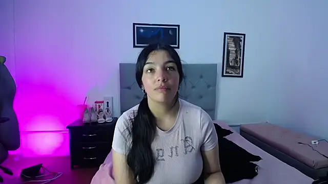 Snapshot of Esmeraldaa- chatting on October 2025 04:20:01 AM Esmeraldaa- online show from October 2025 04:20:01 AM