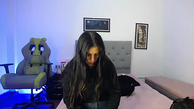 Snapshot of Esmeraldaa- chatting on October 2025 05:00:02 AM Esmeraldaa- online show from October 2025 05:00:02 AM