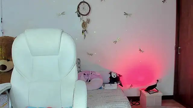 Snapshot of princessluna_19 chatting on September 2025 09:09:02 PM princessluna 19 online show from September 2025 09:09:02 PM