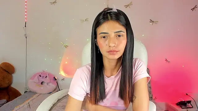 Snapshot of princessluna_19 chatting on October 2025 10:18:01 PM princessluna 19 online show from October 2025 10:18:01 PM