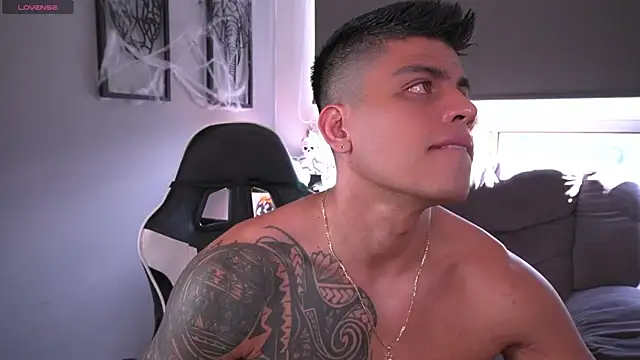 Snapshot of tyler_muscle1 chatting on October 2025 07:33:02 PM tyler muscle1 online show from October 2025 07:33:02 PM