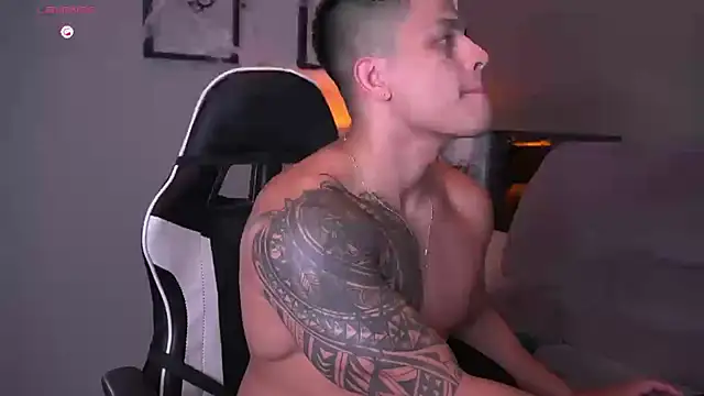 Snapshot of tyler_muscle1 chatting on October 2025 01:17:01 AM tyler muscle1 online show from October 2025 01:17:01 AM