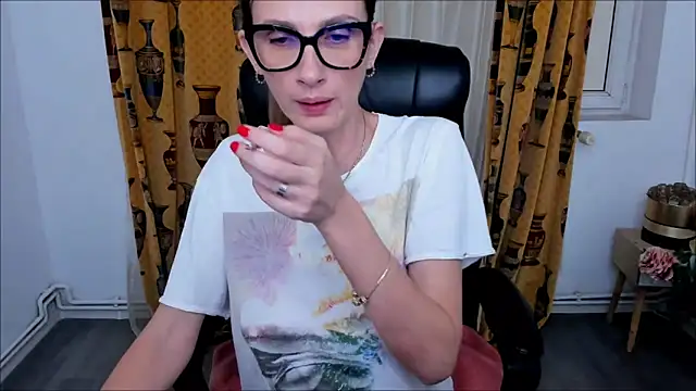 Snapshot of NaughtyWifey1 chatting on October 2025 04:46:01 AM NaughtyWifey1 online show from October 2025 04:46:01 AM