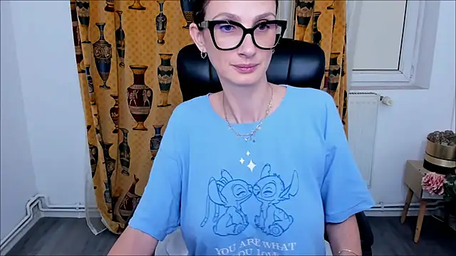 Snapshot of NaughtyWifey1 chatting on November 2025 04:57:01 AM NaughtyWifey1 online show from November 2025 04:57:01 AM