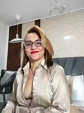 Snapshot of Cailinmilf chatting on October 2025 10:20:02 PM Cailinmilf online show from October 2025 10:20:02 PM