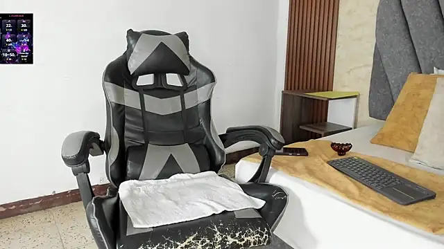 Snapshot of Cailinmilf chatting on November 2025 07:35:01 PM Cailinmilf online show from November 2025 07:35:01 PM