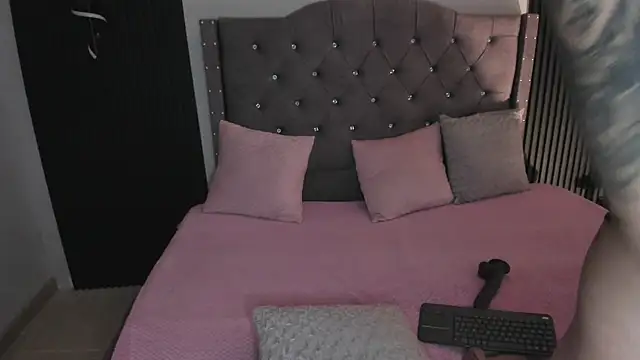 Snapshot of Scarbadgirl_ chatting on October 2025 03:18:02 AM Scarbadgirl online show from October 2025 03:18:02 AM