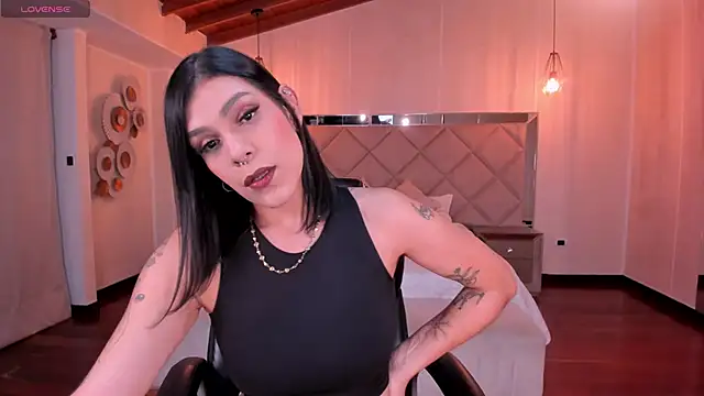 Snapshot of SarahYates chatting on September 2025 04:17:02 AM SarahYates online show from September 2025 04:17:02 AM