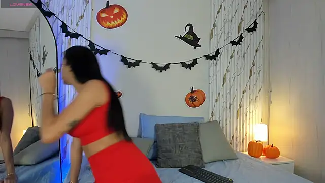 Snapshot of MissVioleet_ chatting on October 2025 05:34:02 PM MissVioleet online show from October 2025 05:34:02 PM