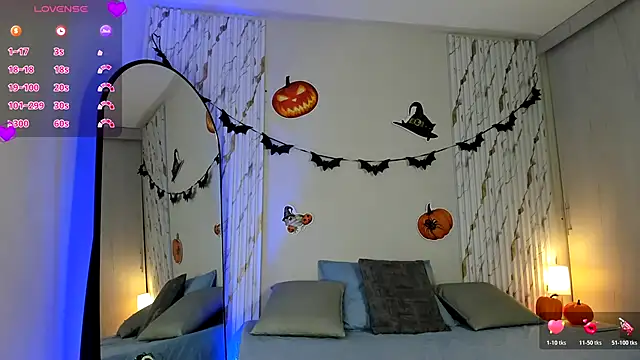 Snapshot of MissVioleet_ chatting on October 2025 05:12:02 PM MissVioleet online show from October 2025 05:12:02 PM