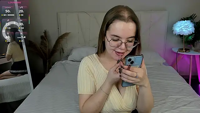 Snapshot of RadiantFairy chatting on October 2025 02:34:01 AM RadiantFairy online show from October 2025 02:34:01 AM