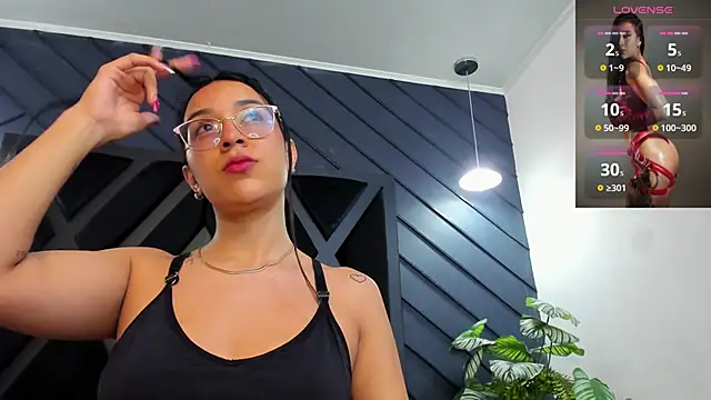 zoe martins  online show from November 2025 05:25:02 PM