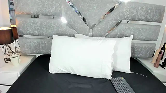 Karla-Lin online show from October 2025 01:04:02 PM