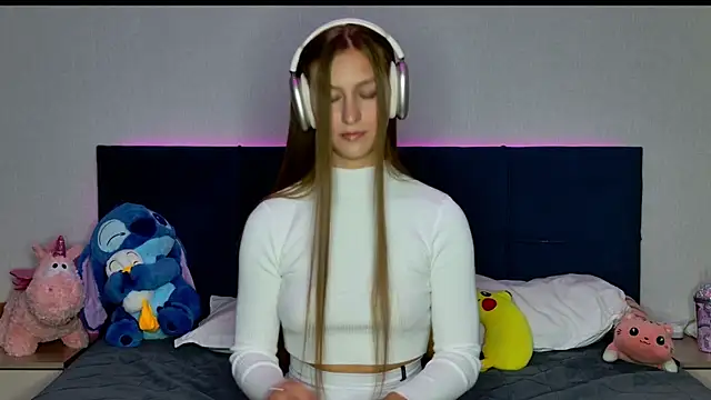 Snapshot of MissEmilyMiller chatting on October 2025 04:47:02 PM MissEmilyMiller online show from October 2025 04:47:02 PM