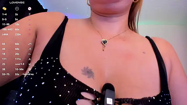 Snapshot of luciamature_ chatting on October 2025 08:53:02 PM luciamature online show from October 2025 08:53:02 PM