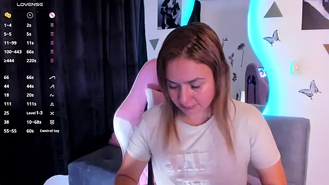 Snapshot of luciamature_ chatting on November 2025 07:01:02 PM luciamature online show from November 2025 07:01:02 PM