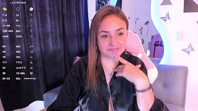 Snapshot of luciamature_ chatting on November 2025 06:18:02 PM luciamature online show from November 2025 06:18:02 PM