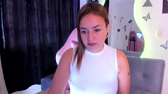 Snapshot of luciamature_ chatting on November 2025 07:36:01 PM luciamature online show from November 2025 07:36:01 PM