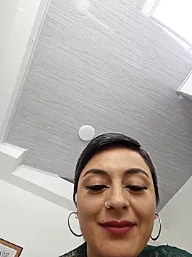 Daniela Leonn online show from November 2025 08:43:01 PM