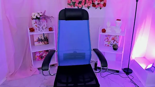 AuroraWrenfield online show from October 2025 10:19:02 AM