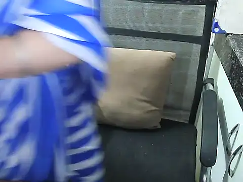 Snapshot of lovepihuu chatting on October 2025 05:15:01 AM lovepihuu online show from October 2025 05:15:01 AM