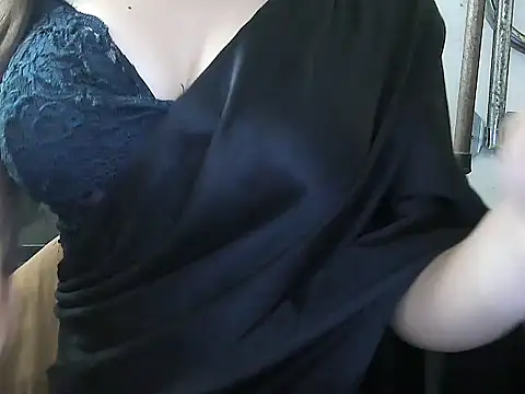 Snapshot of lovepihuu chatting on October 2025 04:45:01 AM lovepihuu online show from October 2025 04:45:01 AM