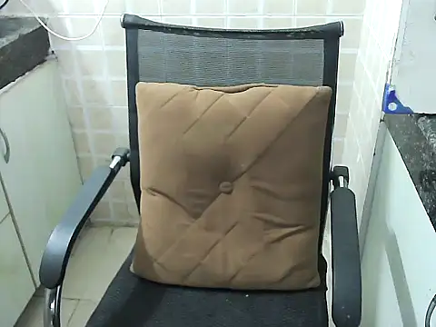 Snapshot of lovepihuu chatting on November 2025 05:40:01 AM lovepihuu online show from November 2025 05:40:01 AM