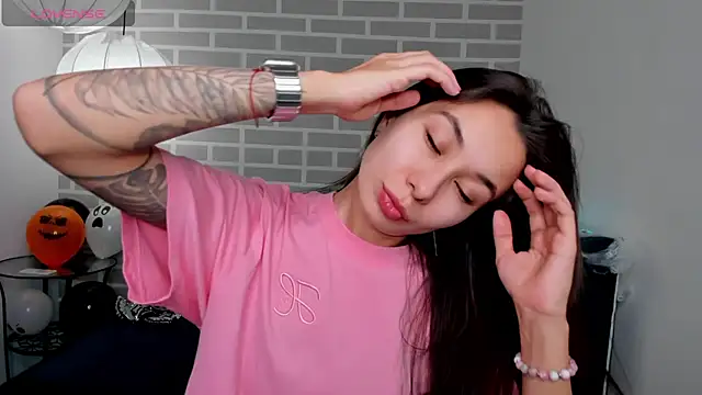 Snapshot of Kat__cat chatting on October 2025 12:04:01 AM Kat cat online show from October 2025 12:04:01 AM